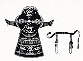 Халат ритуально-придворной формы периода династии Цин (1644‑1911 гг.) и присущий ему пояс – «чаодай» ‑ по рисункам XVIII в. [Сычев Л. П.]