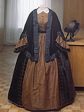Платье женское с мантильей. 1840-1850-е годы. Россия. Собрание Государственного исторического музея
