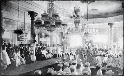 Церемония навджот в Petit Hall, Бомбей. Фотография Berthaud Frères из книги Д. Менан «Les Parsis». Париж, 1898 г.